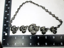 Load image into Gallery viewer, flower necklace with measurement