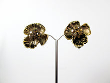 Load image into Gallery viewer, antique gold flower sculpture earrings