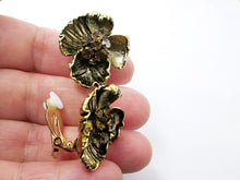 Load image into Gallery viewer, clip on flower earrings