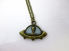 Load image into Gallery viewer, ET Alien Spaceship necklace