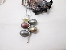 Load image into Gallery viewer, pearl leaf pendant