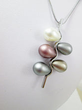 Load image into Gallery viewer, artistic pearl pendant