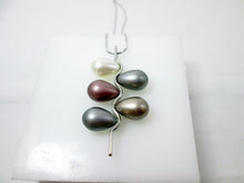 Load image into Gallery viewer, geometric pearl pendant