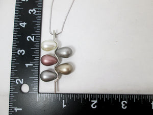pearl leaf pendant with measurement