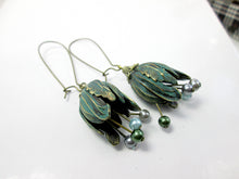 Load image into Gallery viewer, tulip earrings