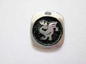 Year of the rooster pendant with black background. (picture taken on a white background)