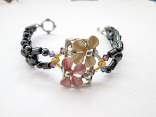 Load image into Gallery viewer, Fancy Flower Magnetic Bracelet for woman