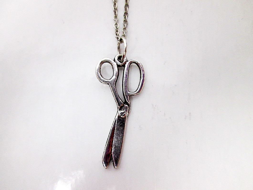 small scissor necklace
