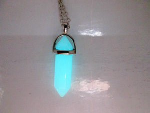 Blue glowing point crystal pendant necklace