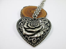 Load image into Gallery viewer, antique silver rose heart necklace