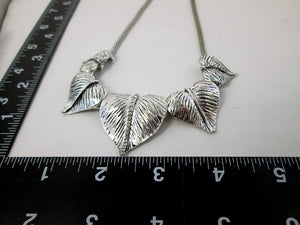 leaves necklace with measurement