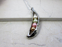 Load image into Gallery viewer, peas in pod necklace