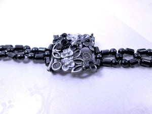 Fancy Black Flower Magnetic Bracelet for Woman