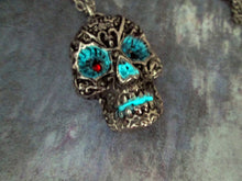 Load image into Gallery viewer, glow in the dark skull necklace