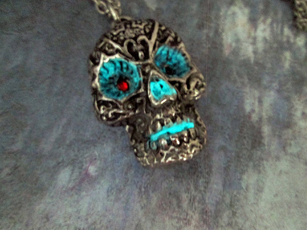 glow in the dark skull necklace
