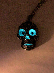 glow in the dark skull necklace