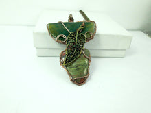 Load image into Gallery viewer, wire wrapped green stone pendant